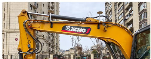 XCMG excavator with dual antenna system